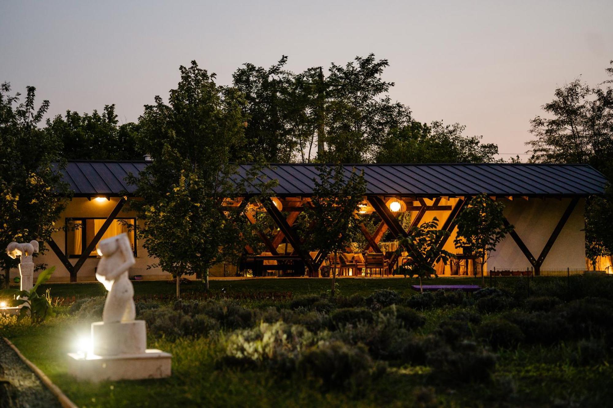 The Tribe Alpaca Retreat Hotel Branesti Exterior photo